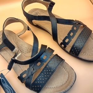 Sandals 7.5M new Bass shoes black
